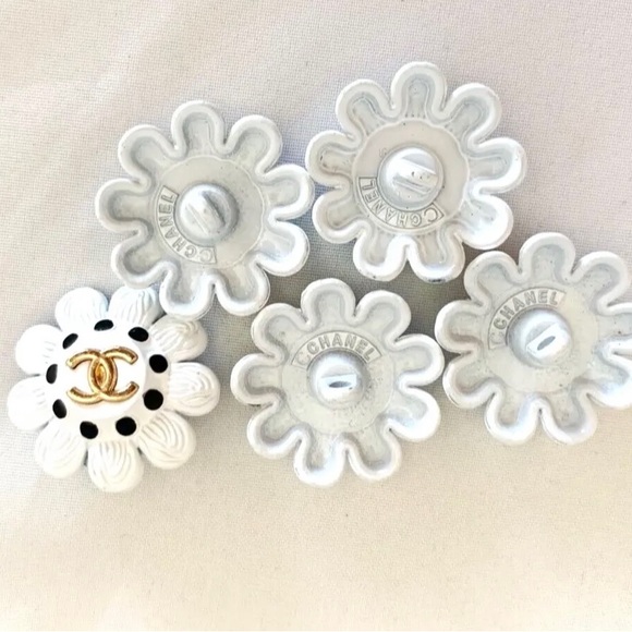 5 - π― Authentic Chanel Vintage Buttons! - Picture 2 of 5